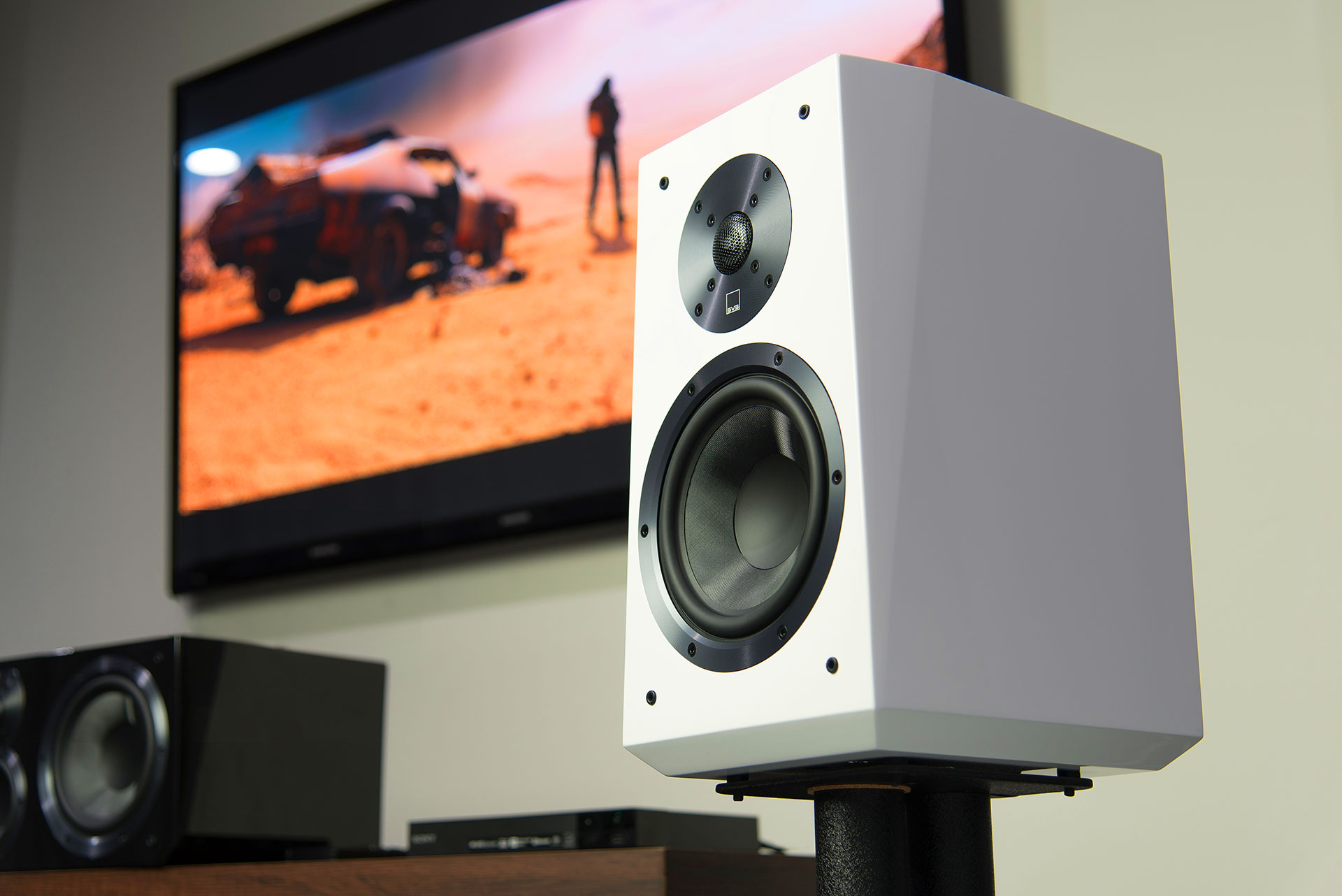 ultra_bookshelf_wg_lifestyle-1