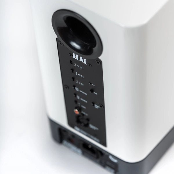 Navis Bookshelf Design