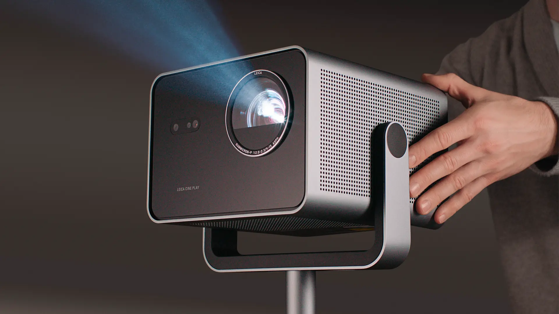 LEICA_Cine_Play1_Educate-image_SwingArm__3840x2160.jpg