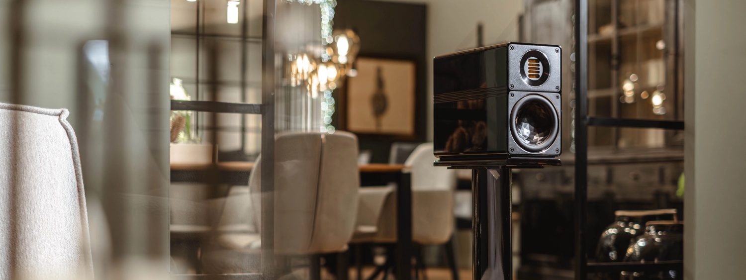 ELAC Line 300 Banner