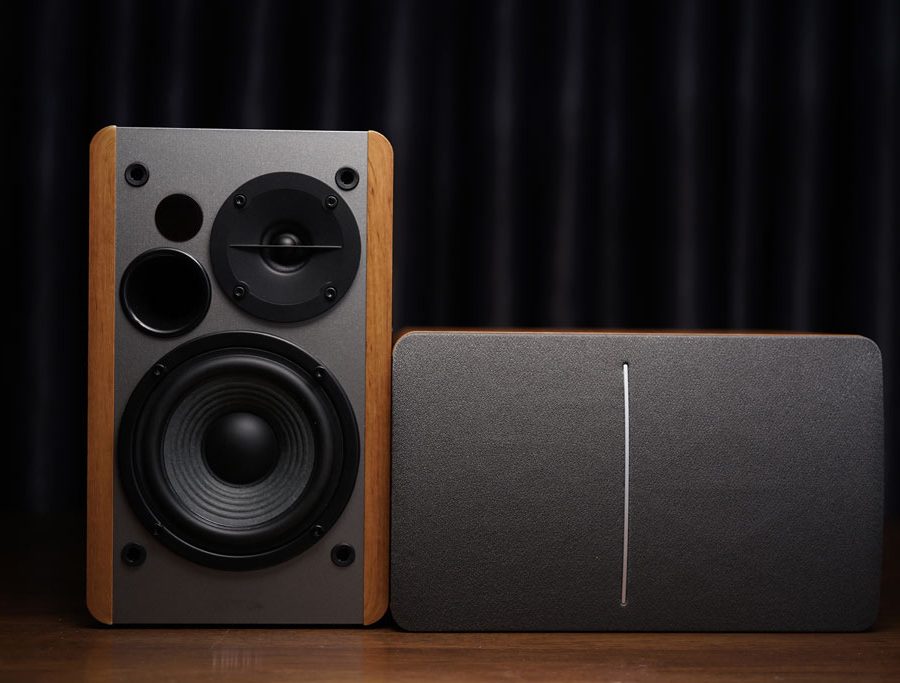 Why Bookshelf Speakers Outperform Soundbars in Every Way